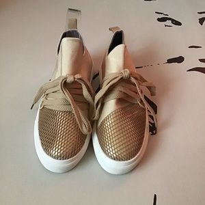 Zuka | Women’s Gold Netted Casual Sneaker